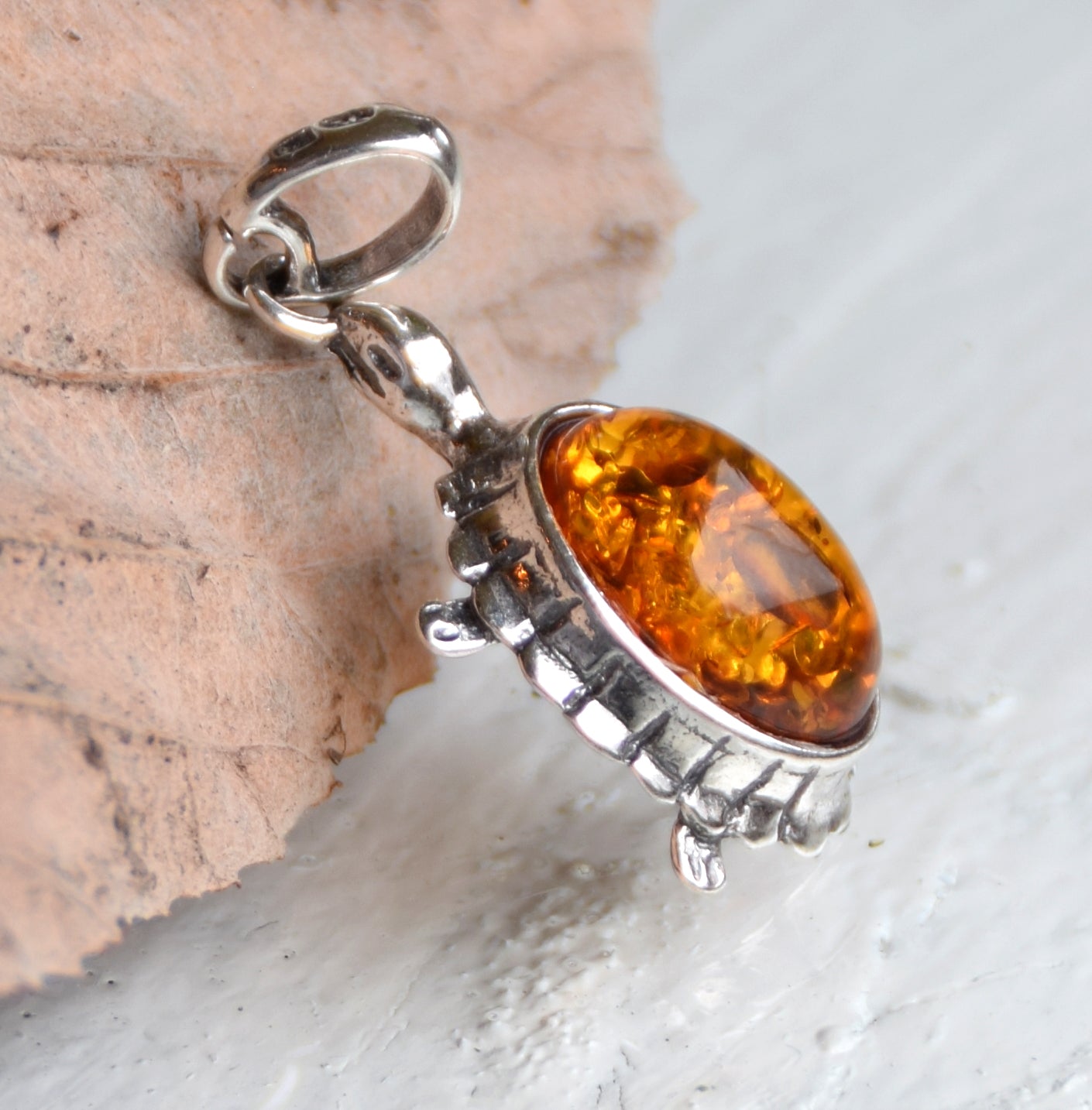 Bright pendant with a turtle in natural cognac brown Amber and 925 Silver, MJ Baltica, BW238
