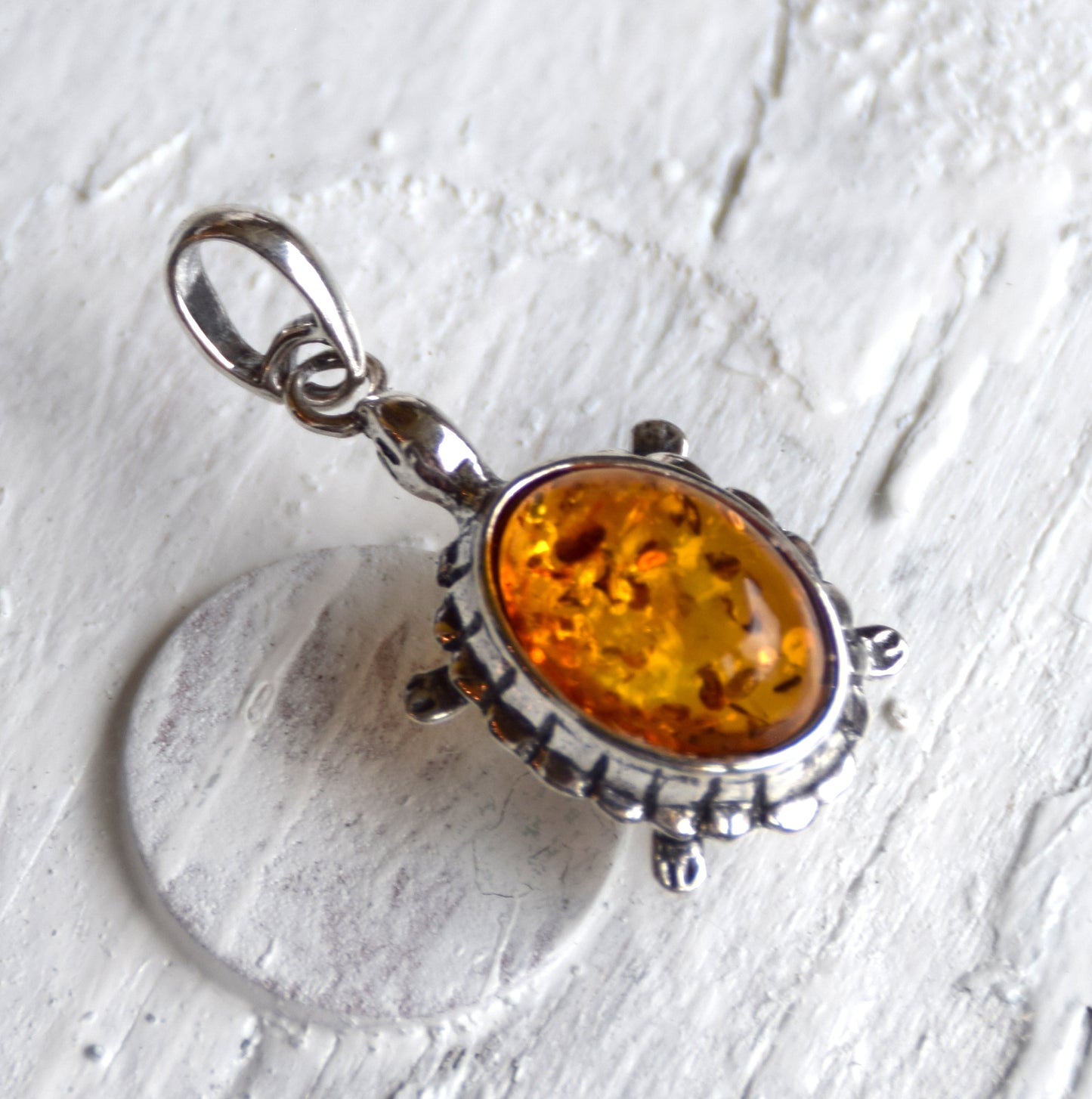Bright pendant with a turtle in natural cognac brown Amber and 925 Silver, MJ Baltica, BW238