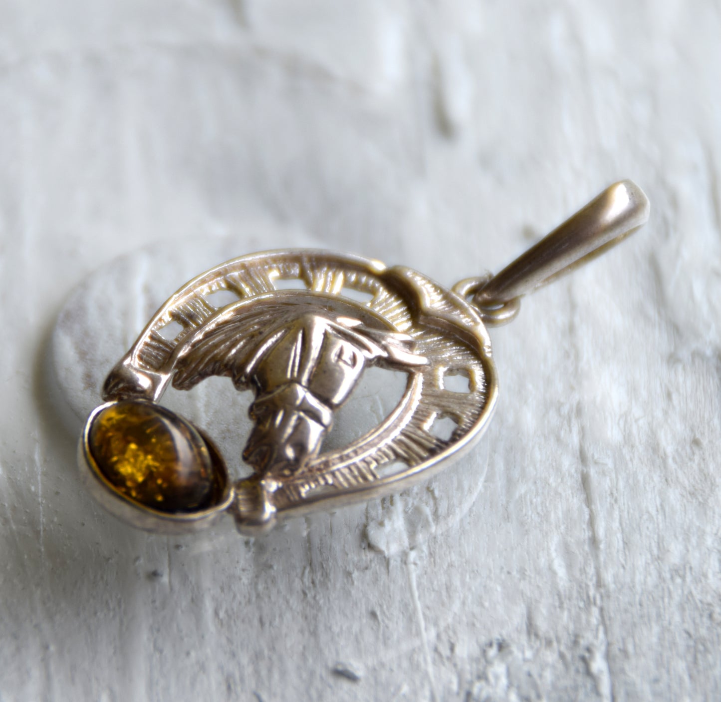 Lucky horseshoe pendant in natural green amber and 925 sterling silver, MJ Baltica, BW264