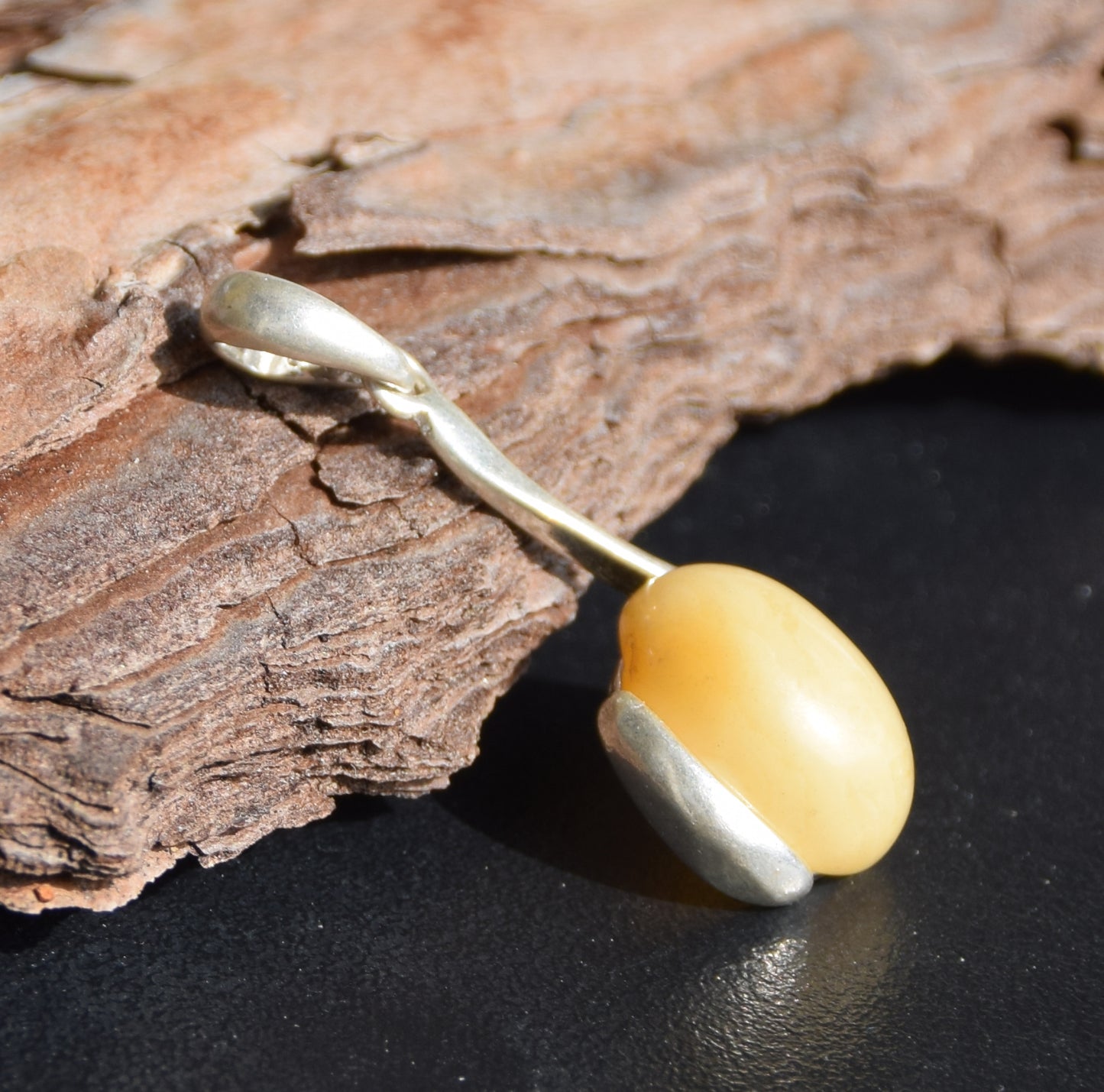 Delicate oval pendant in imperial natural Amber and 925 Sterling Silver, MJ Baltica, BW267