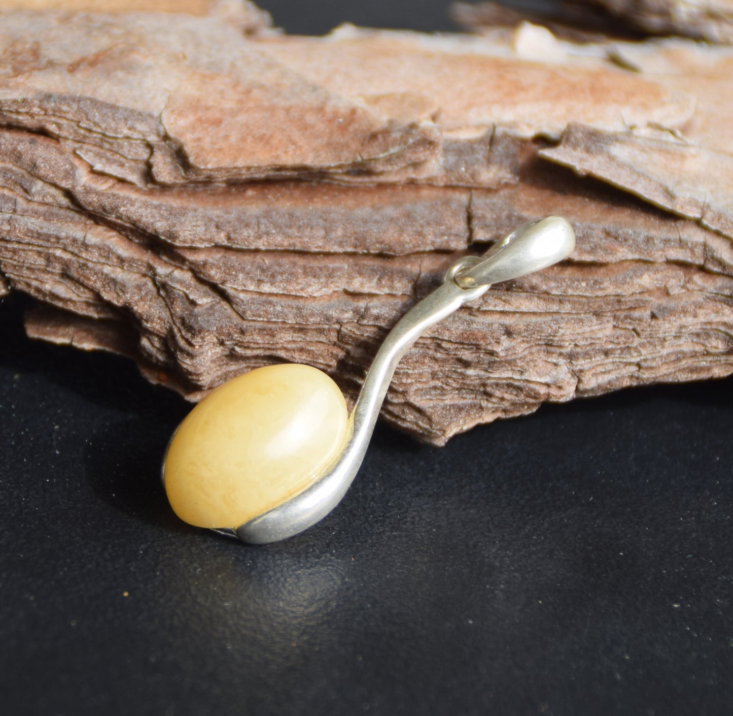 Delicate oval pendant in imperial natural Amber and 925 Sterling Silver, MJ Baltica, BW267