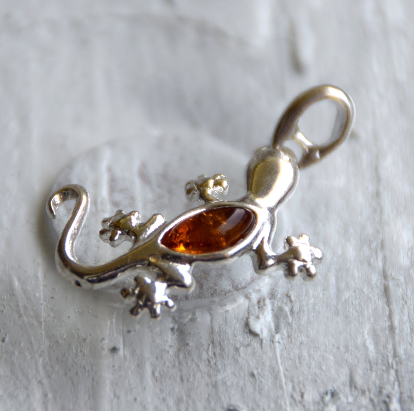 Bright pendant with lucky gecko in cognac brown natural Amber and Sterling Silver 925, MJ Baltica, BW269