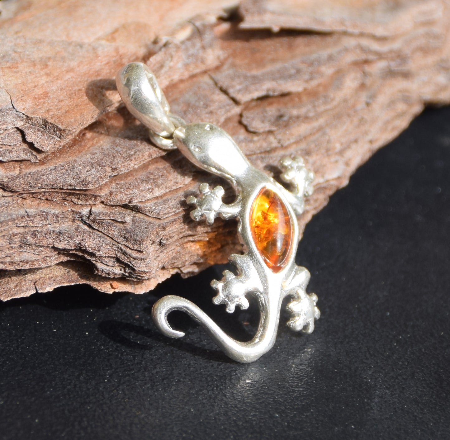 Bright pendant with lucky gecko in cognac brown natural Amber and Sterling Silver 925, MJ Baltica, BW269