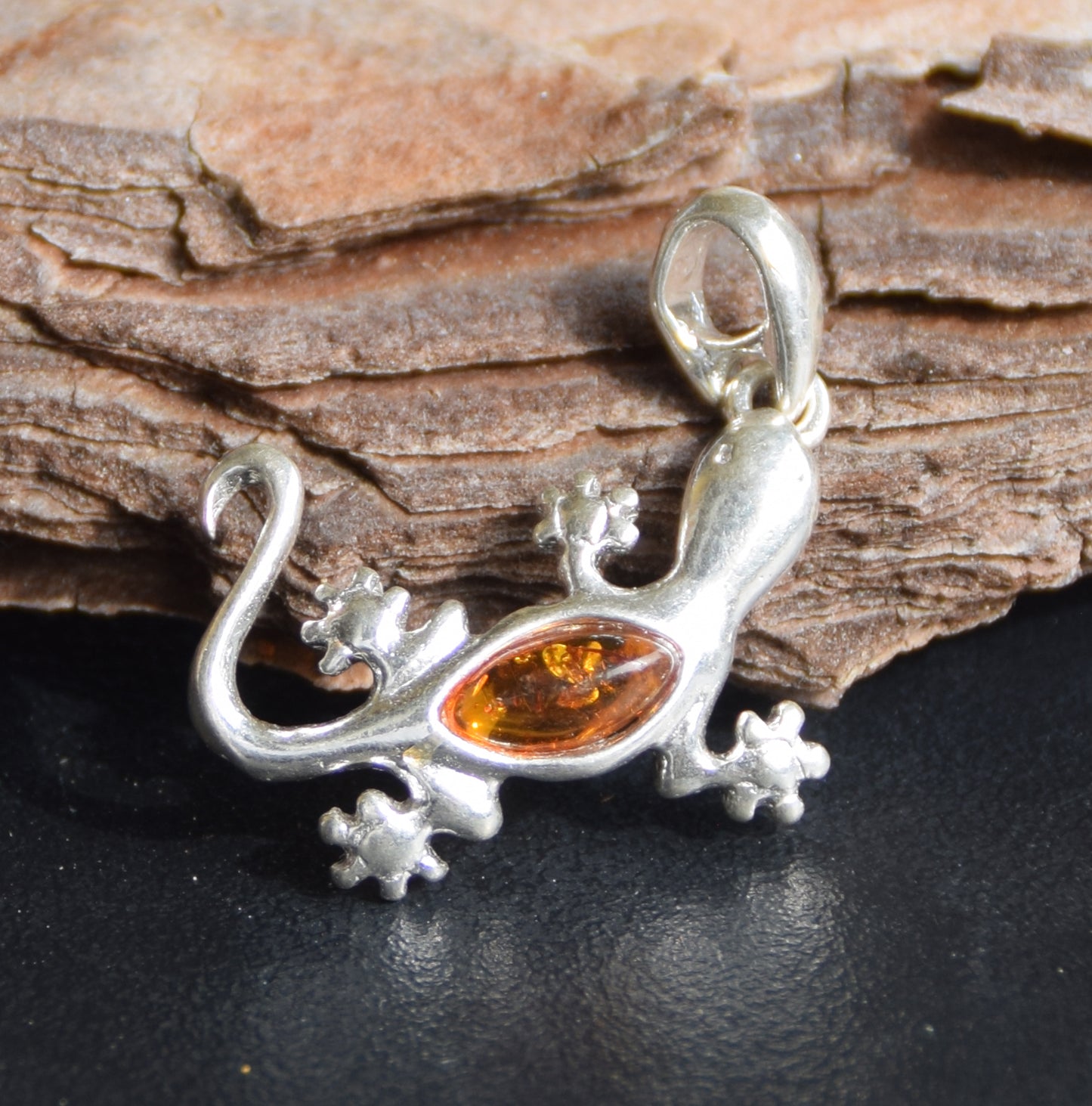 Bright pendant with lucky gecko in cognac brown natural Amber and Sterling Silver 925, MJ Baltica, BW269