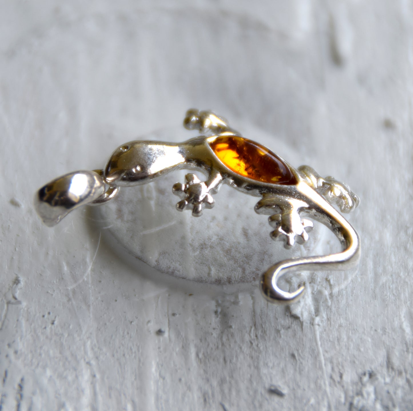 Bright pendant with lucky gecko in cognac brown natural Amber and Sterling Silver 925, MJ Baltica, BW269