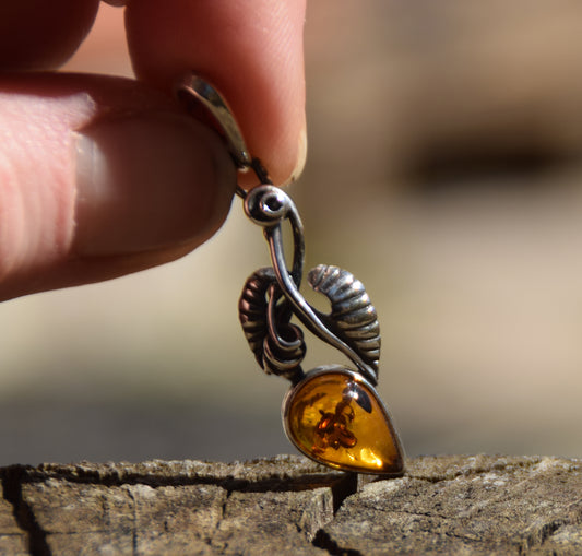 Vintage style pendant with natural cognac amber and 925 Silver, MJ Baltica, BW271