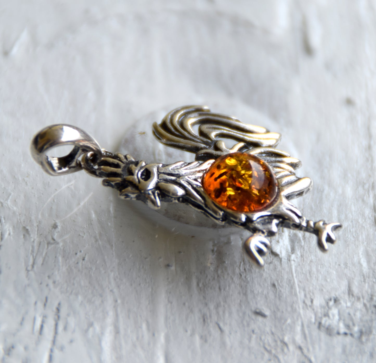 Lucky charm pendant with rooster in cognac-colored natural amber and 925 sterling silver, MJ Baltica, BW273