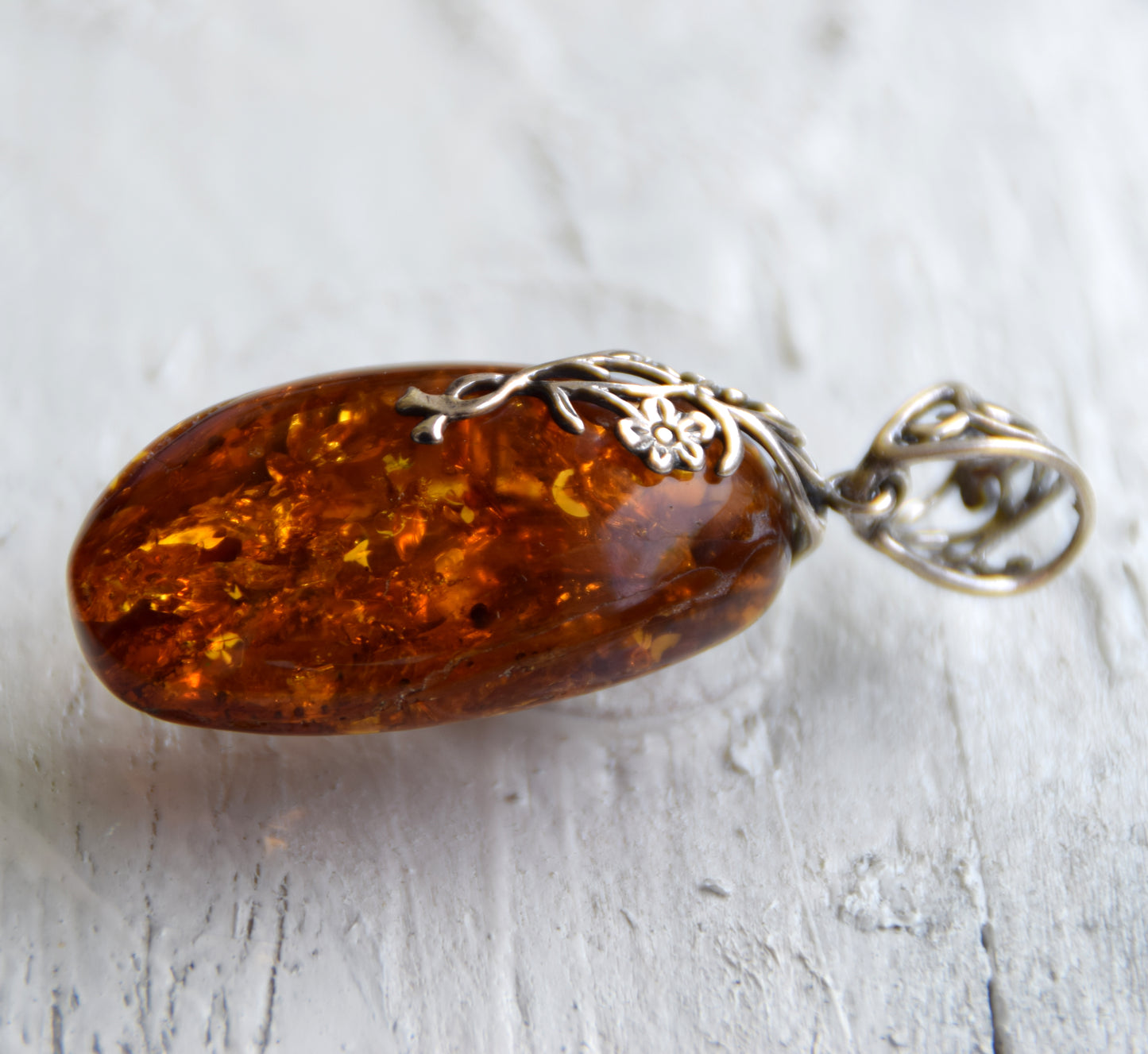 Large pendant with oval cognac natural amber and 925 Silver, MJ Baltica, BW276