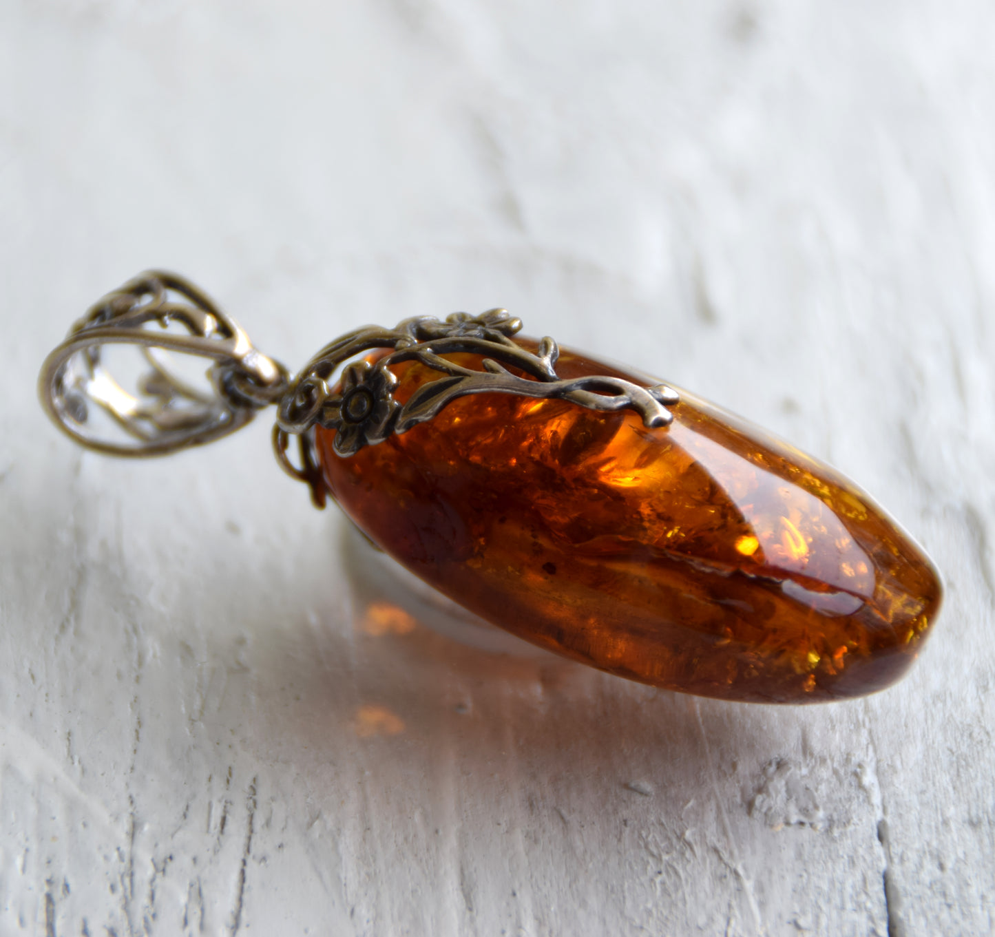Large pendant with oval cognac natural amber and 925 Silver, MJ Baltica, BW276