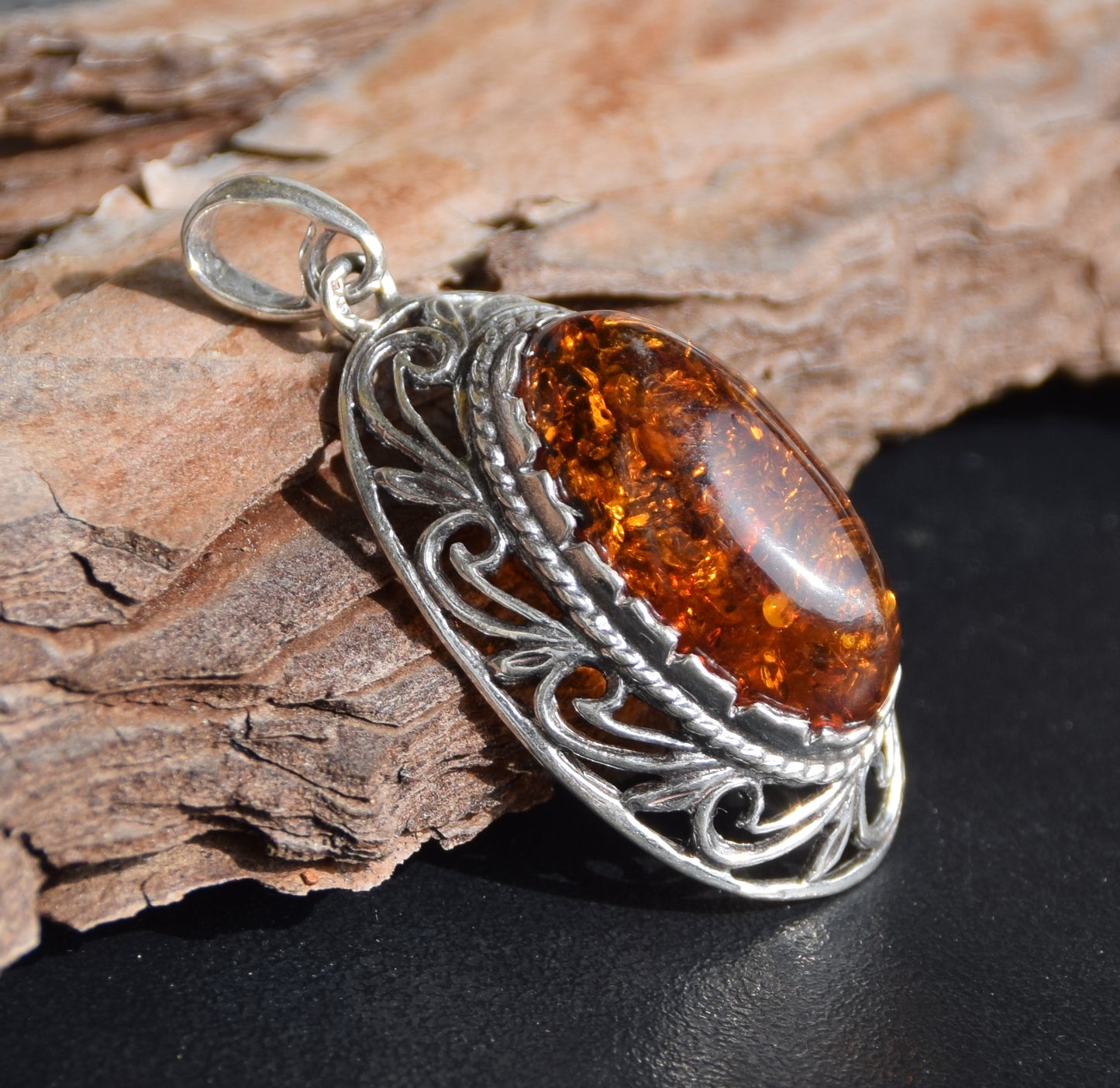 Classic large oval pendant in cognac-colored natural Amber and 925 Silver, MJ Baltica, BW278