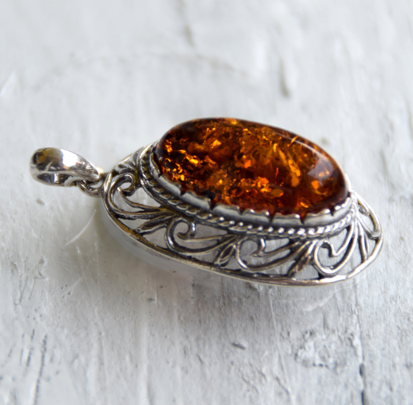 Classic large oval pendant in cognac-colored natural Amber and 925 Silver, MJ Baltica, BW278
