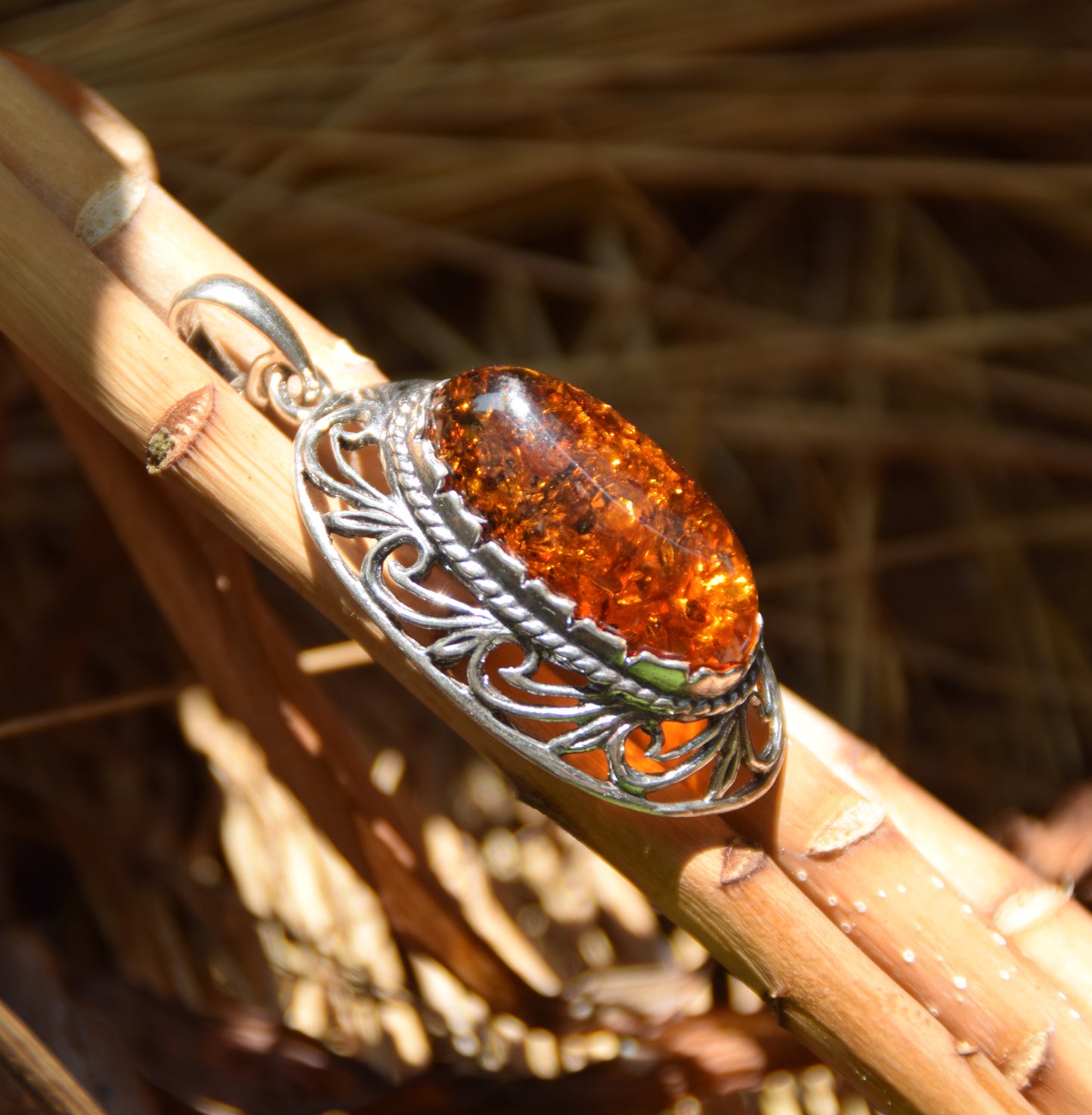 Classic large oval pendant in cognac-colored natural Amber and 925 Silver, MJ Baltica, BW278