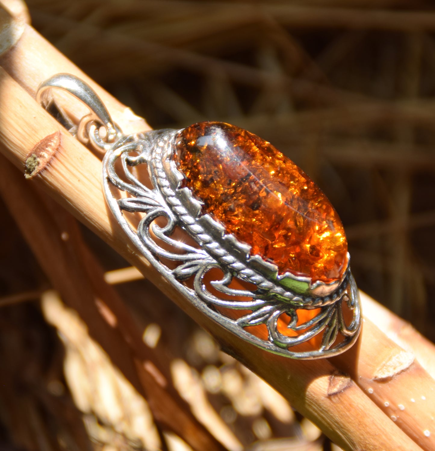 Classic large oval pendant in cognac-colored natural Amber and 925 Silver, MJ Baltica, BW278