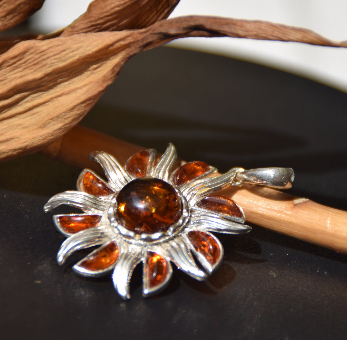 Pendant with sun with brilliant rays in natural cognac-colored Amber and 925 Silver, MJ Baltica, BW279