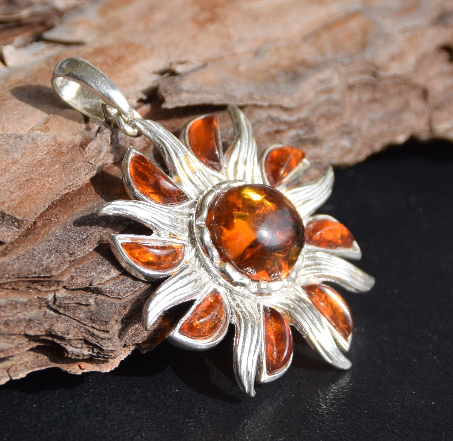 Pendant with sun with brilliant rays in natural cognac-colored Amber and 925 Silver, MJ Baltica, BW279