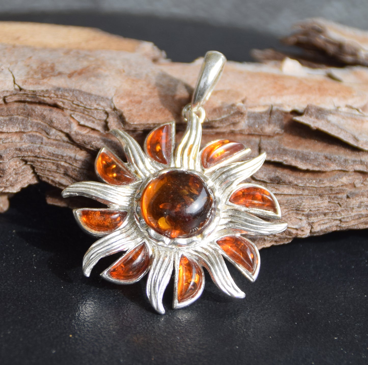 Pendant with sun with brilliant rays in natural cognac-colored Amber and 925 Silver, MJ Baltica, BW279