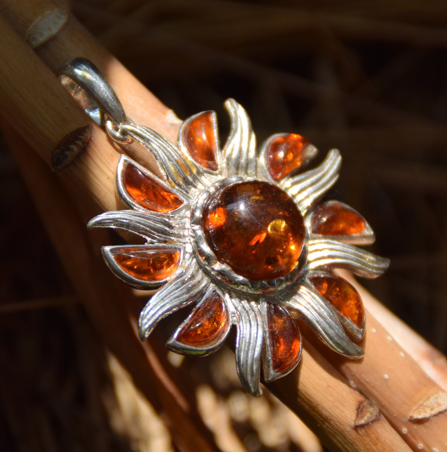 Pendant with sun with brilliant rays in natural cognac-colored Amber and 925 Silver, MJ Baltica, BW279