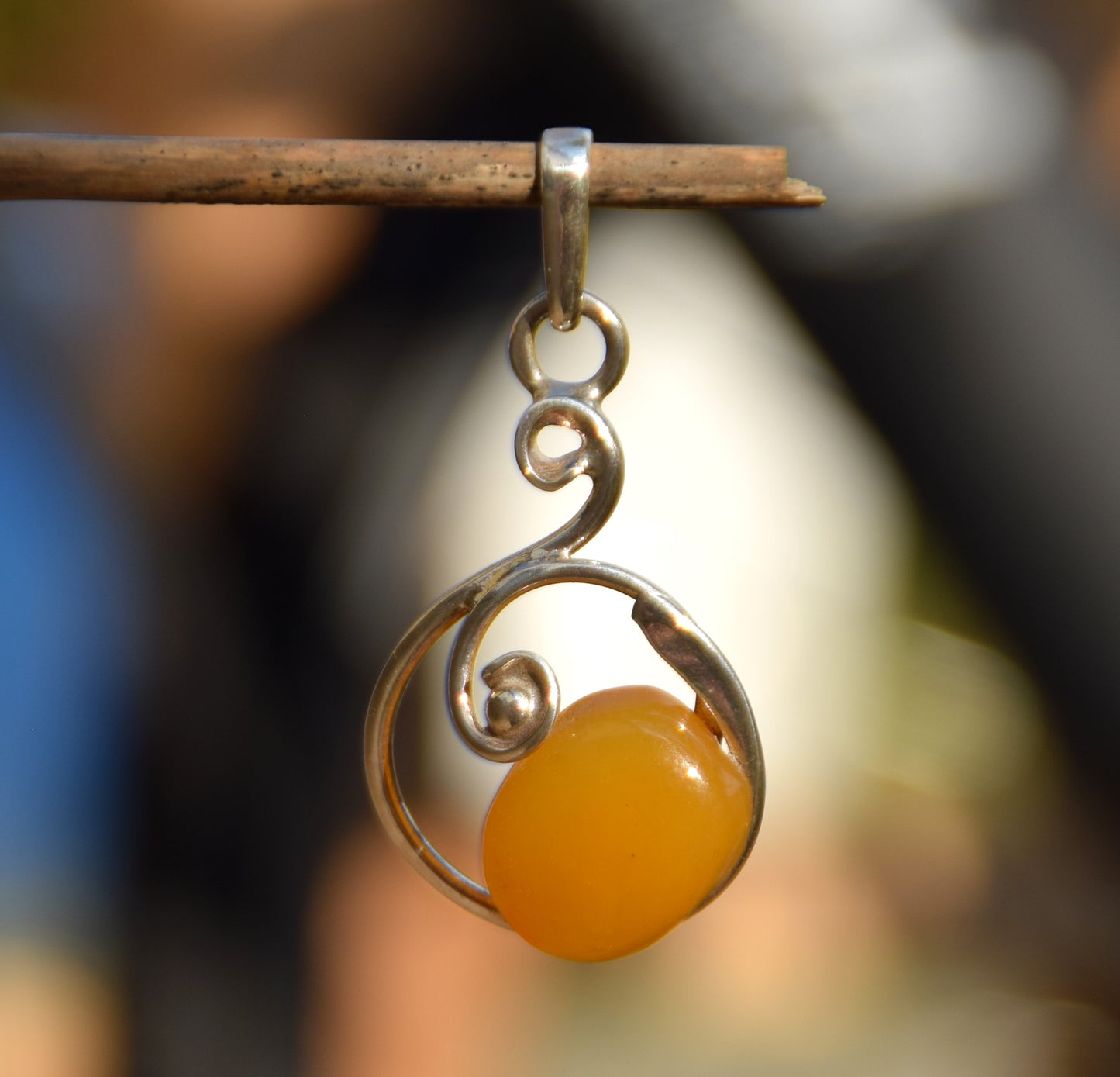 Important pendant with oval gemstone created in Imperial natural Amber and 925 Silver, MJ Baltica, BW285