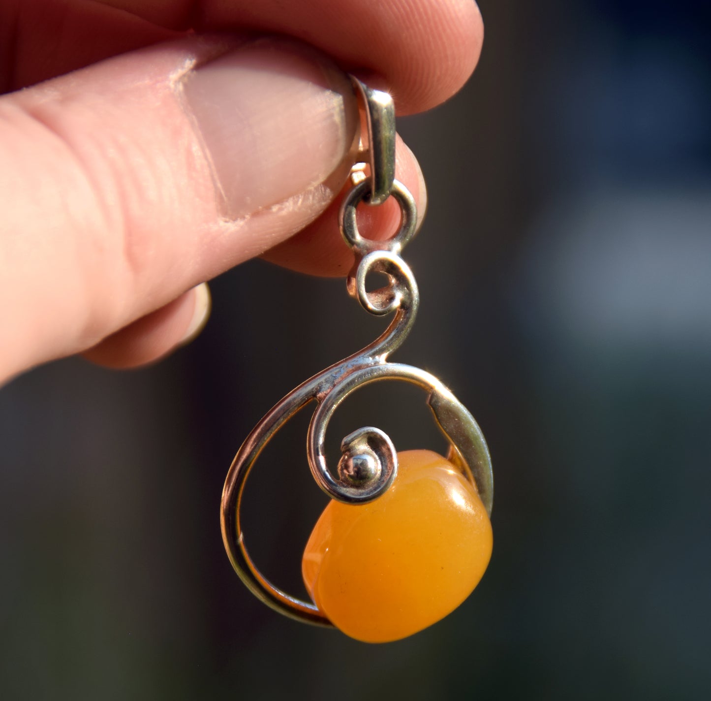 Important pendant with oval gemstone created in Imperial natural Amber and 925 Silver, MJ Baltica, BW285