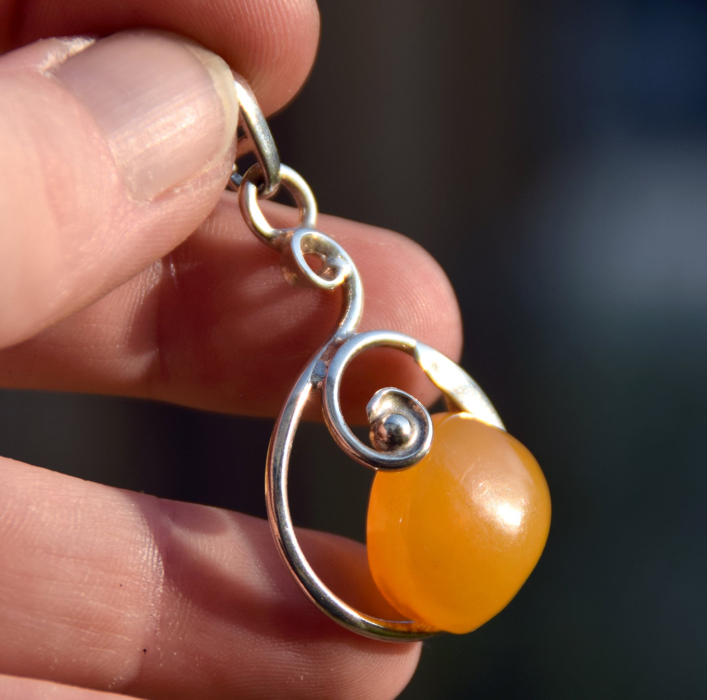Important pendant with oval gemstone created in Imperial natural Amber and 925 Silver, MJ Baltica, BW285