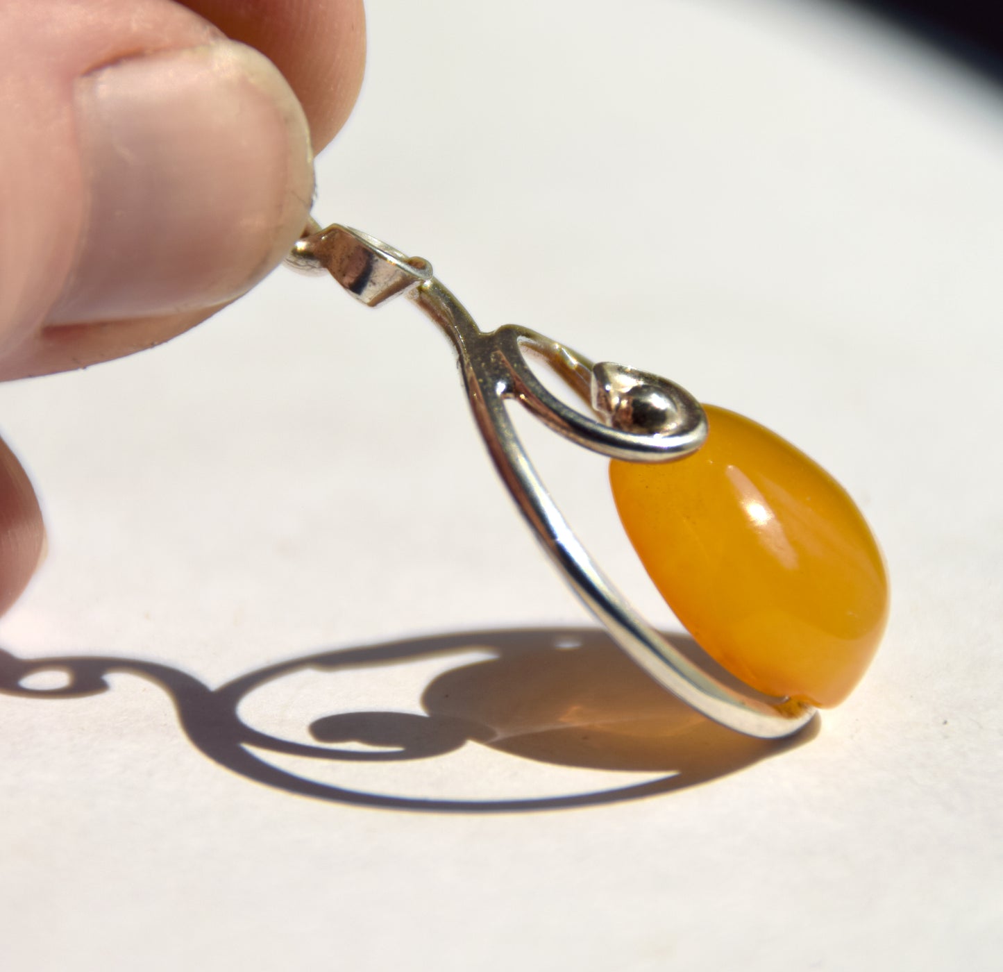 Important pendant with oval gemstone created in Imperial natural Amber and 925 Silver, MJ Baltica, BW285
