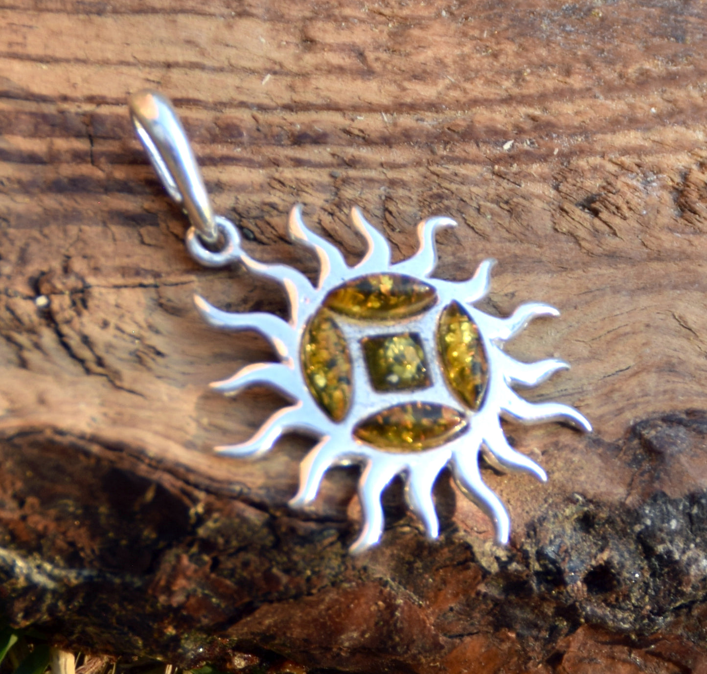 Refined sun-shaped pendant with natural green amber, 925 Silver, MJ Baltica, BW291