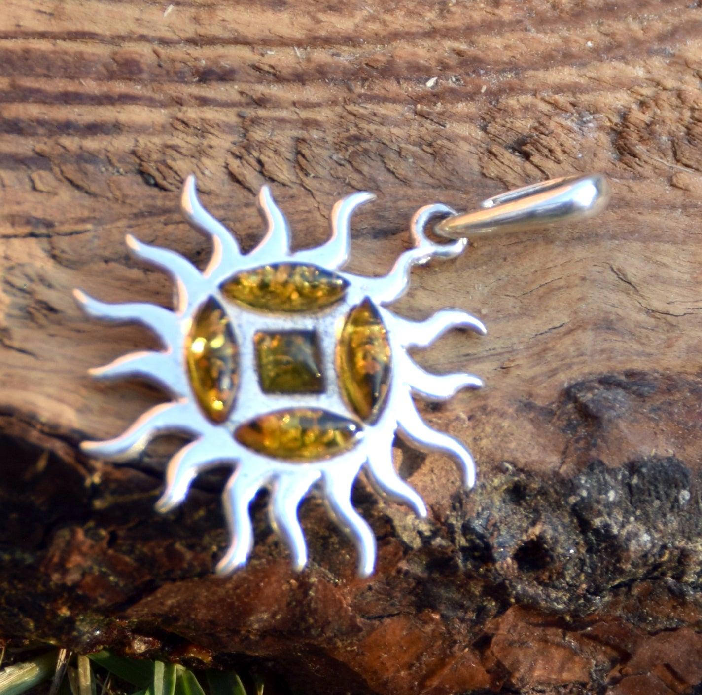 Refined sun-shaped pendant with natural green amber, 925 Silver, MJ Baltica, BW291