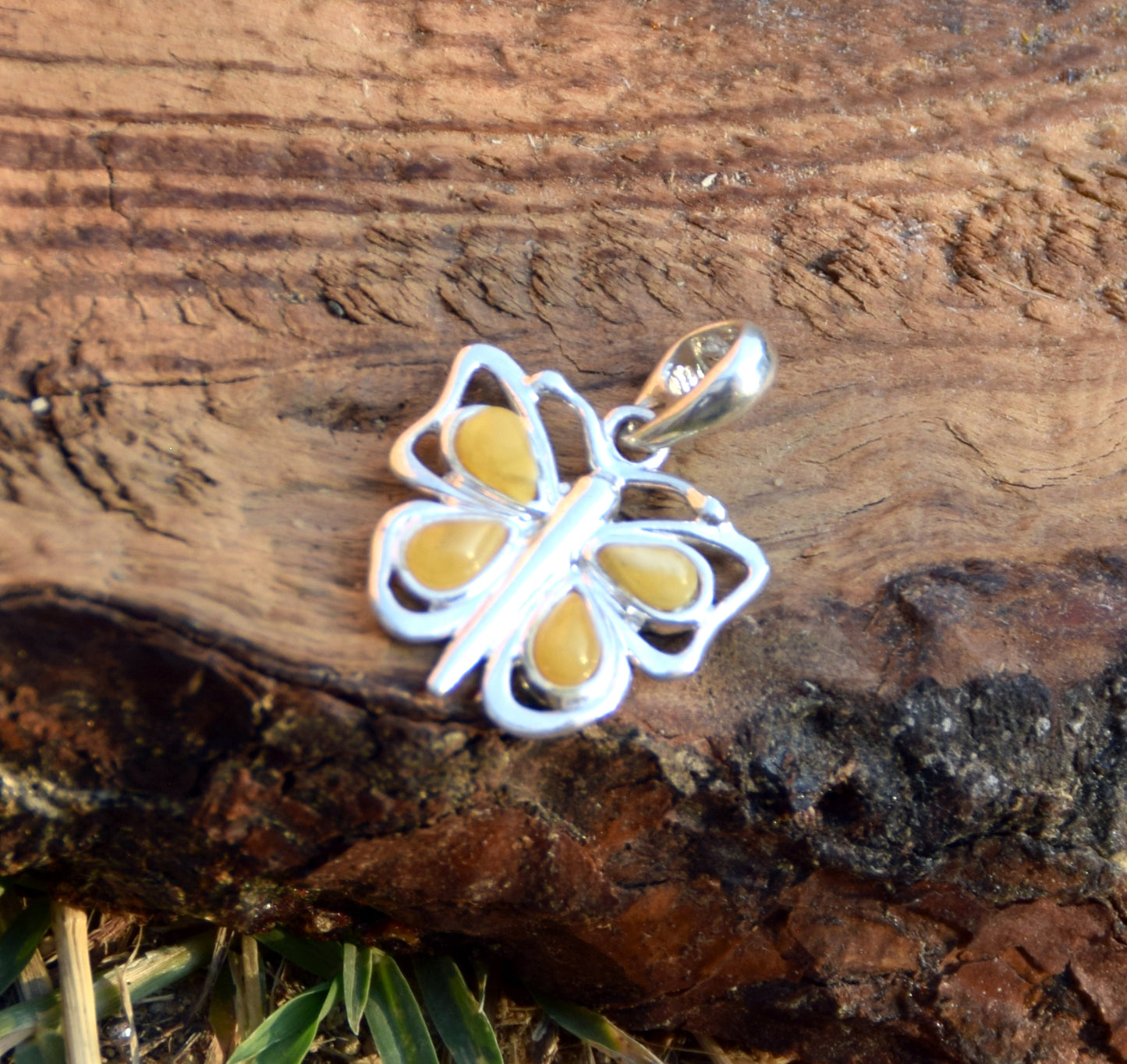 Light butterfly pendant in imperial natural amber and 925 Silver, MJ Baltica, BW294