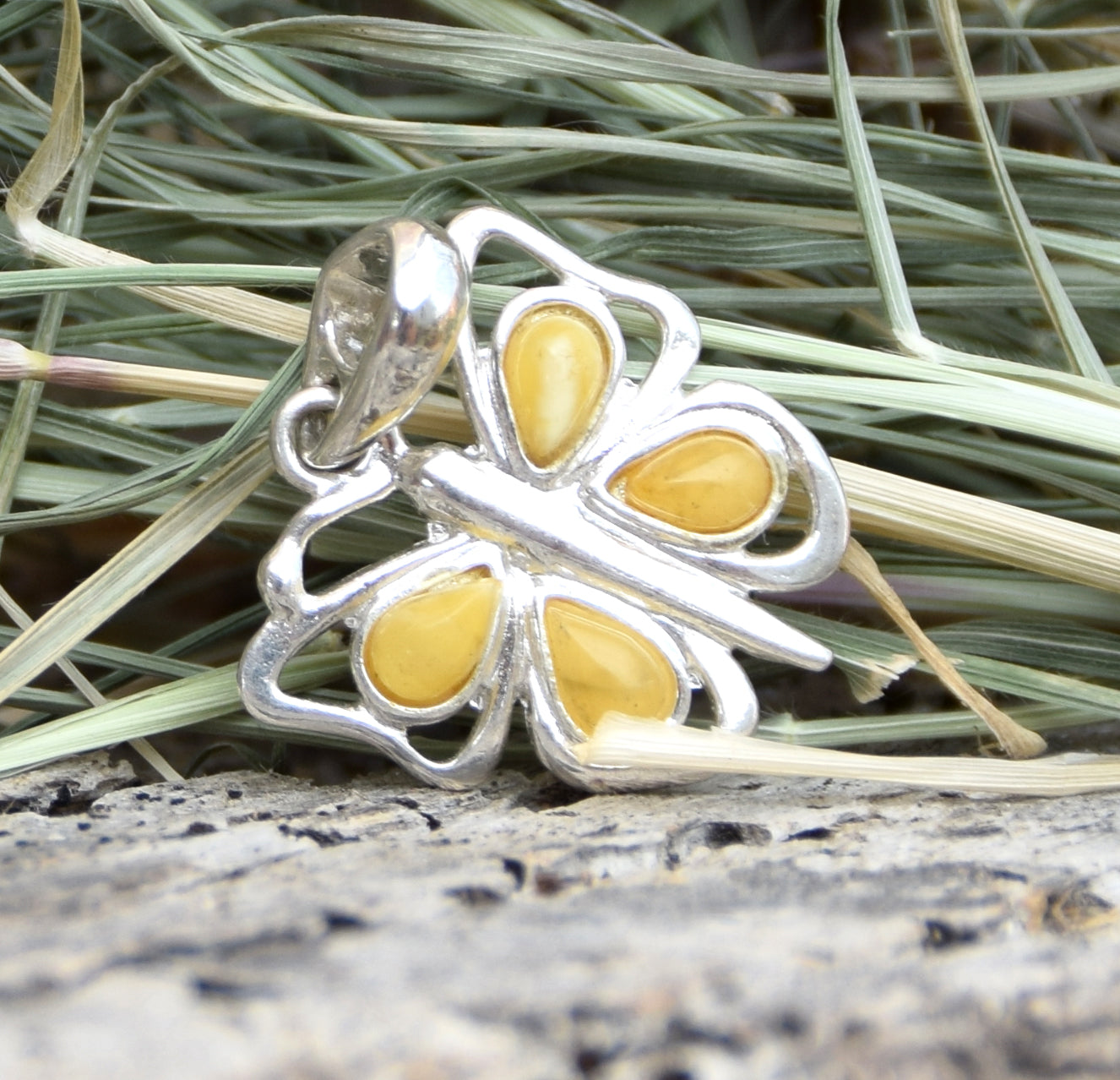 Light butterfly pendant in imperial natural amber and 925 Silver, MJ Baltica, BW294