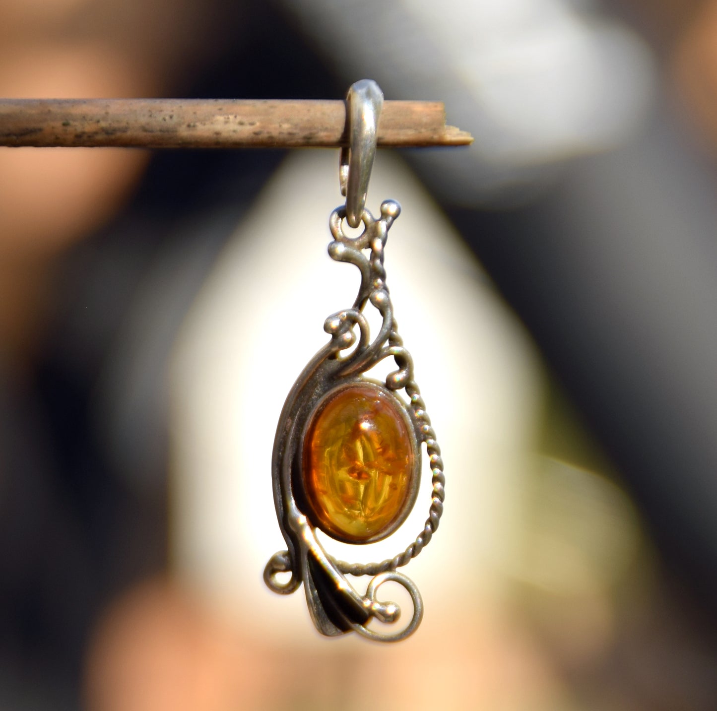 Vintage style oval pendant with cognac-colored natural Amber and 925 Silver, MJ Baltica, BW299