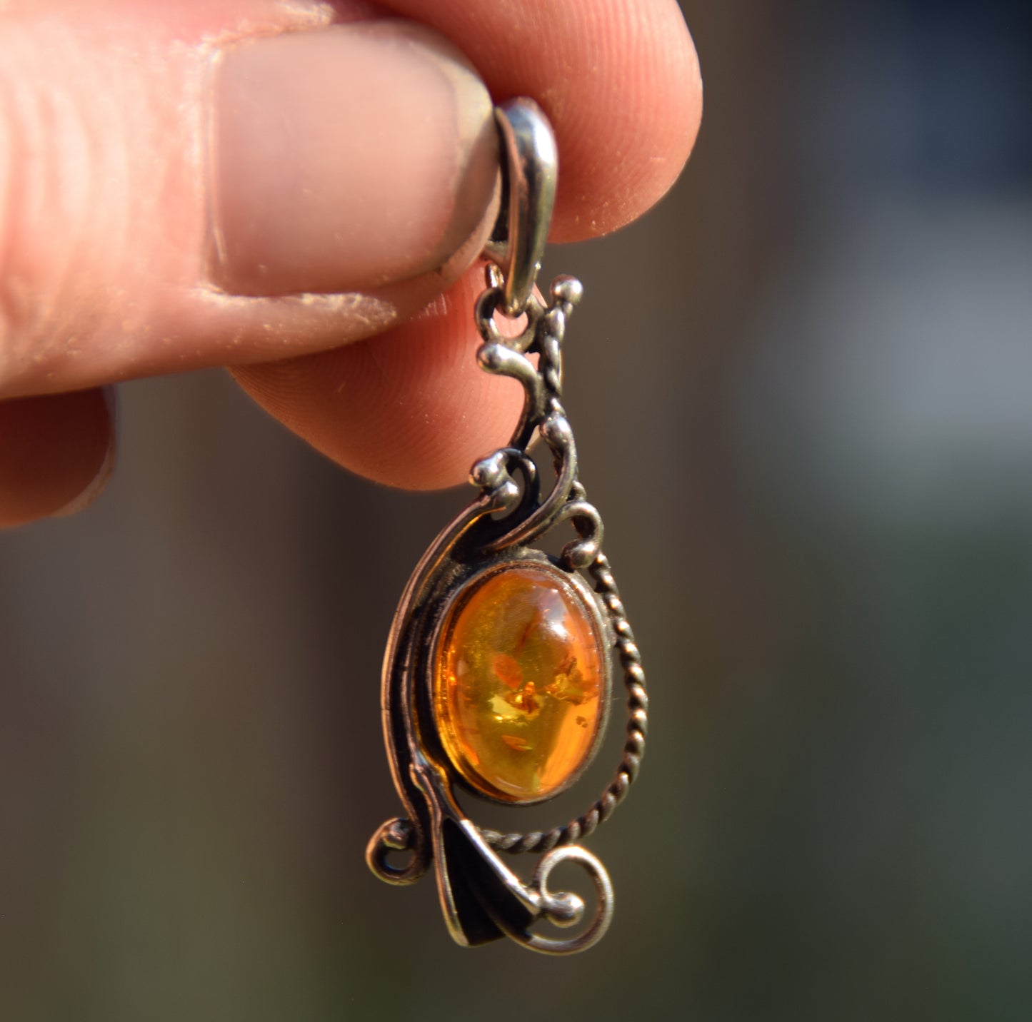 Vintage style oval pendant with cognac-colored natural Amber and 925 Silver, MJ Baltica, BW299