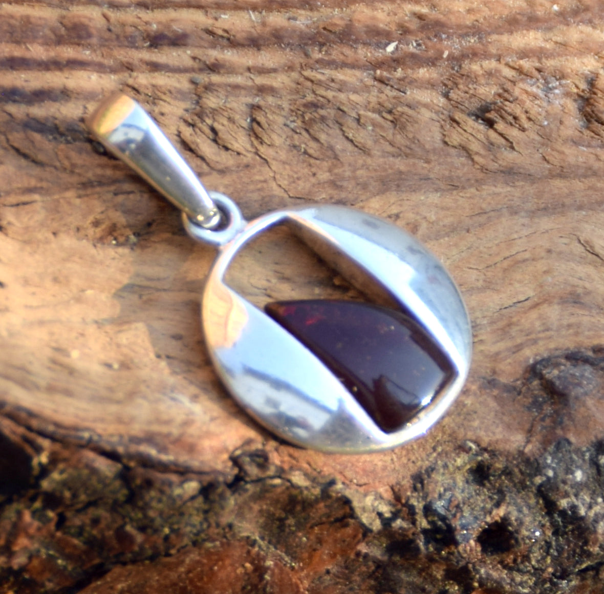 Lightweight round pendant with natural brown Amber and 925 Silver, MJ Baltica, BW300