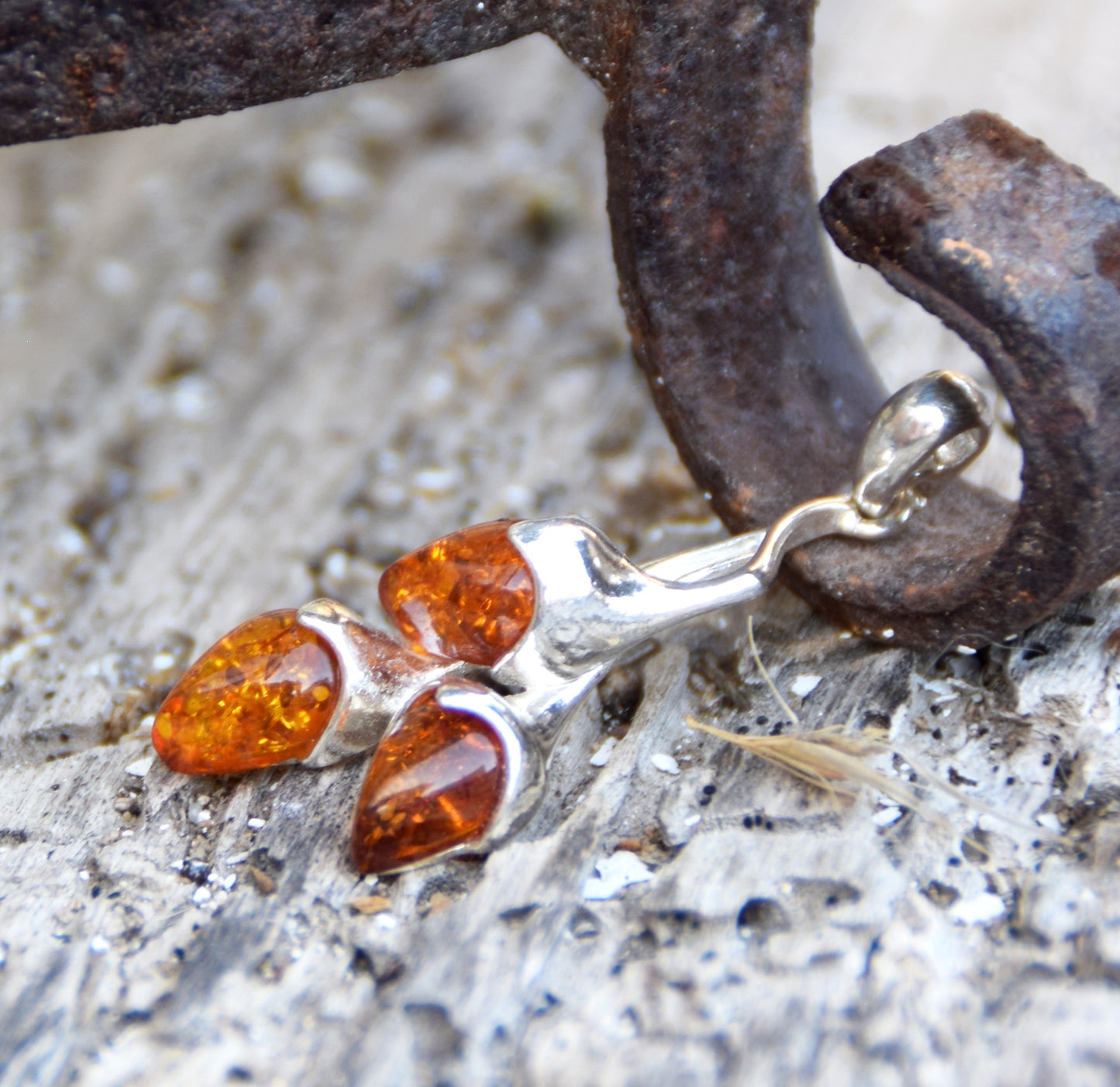 Bright pendant with a branch and natural cognac amber leaves in 925 Silver, MJ Baltica, BW308