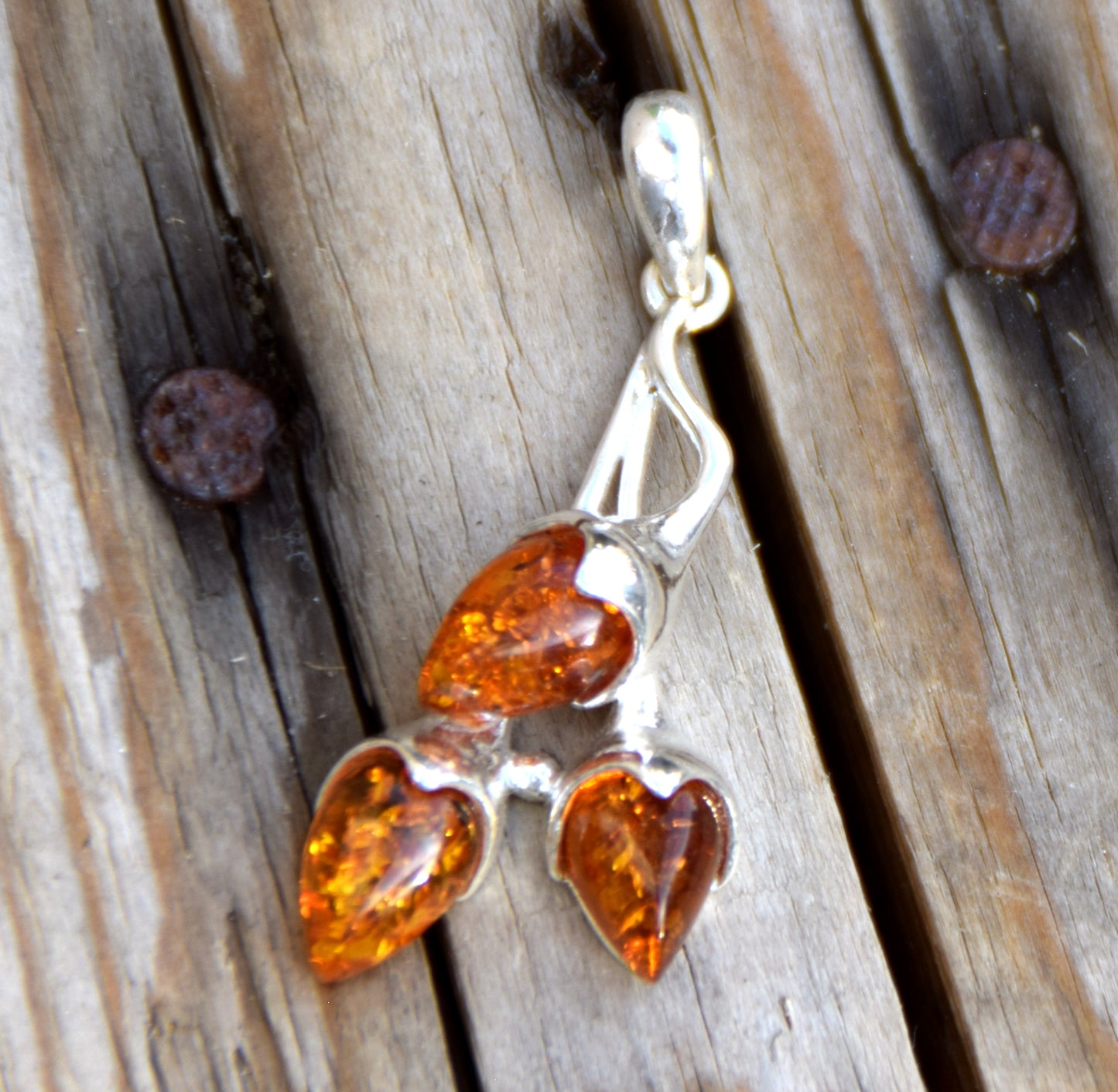 Bright pendant with a branch and natural cognac amber leaves in 925 Silver, MJ Baltica, BW308