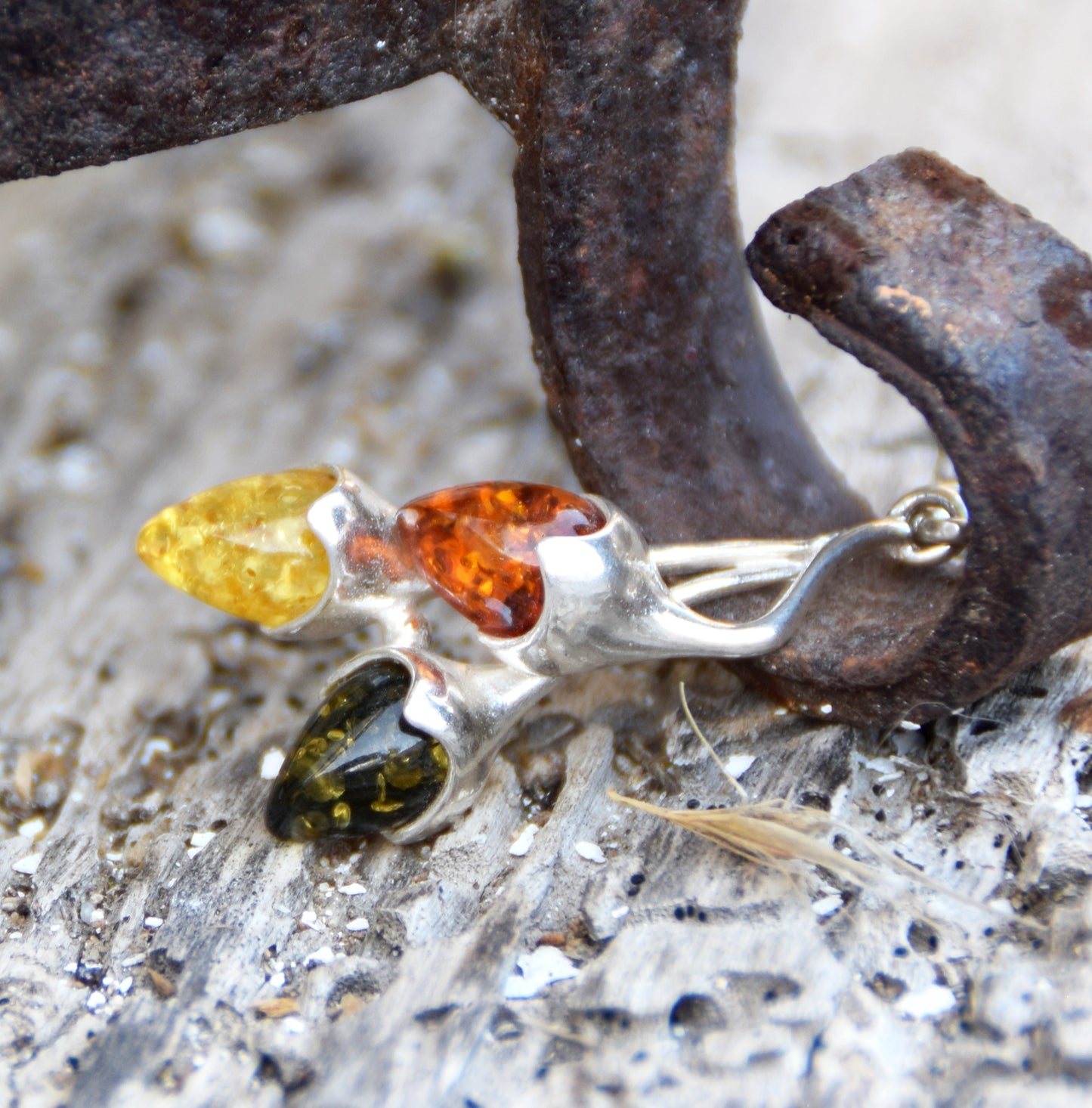 Luminous pendant with branch and natural Amber leaves in various shades, set in 925 Sterling Silver, MJ Baltica, BW309