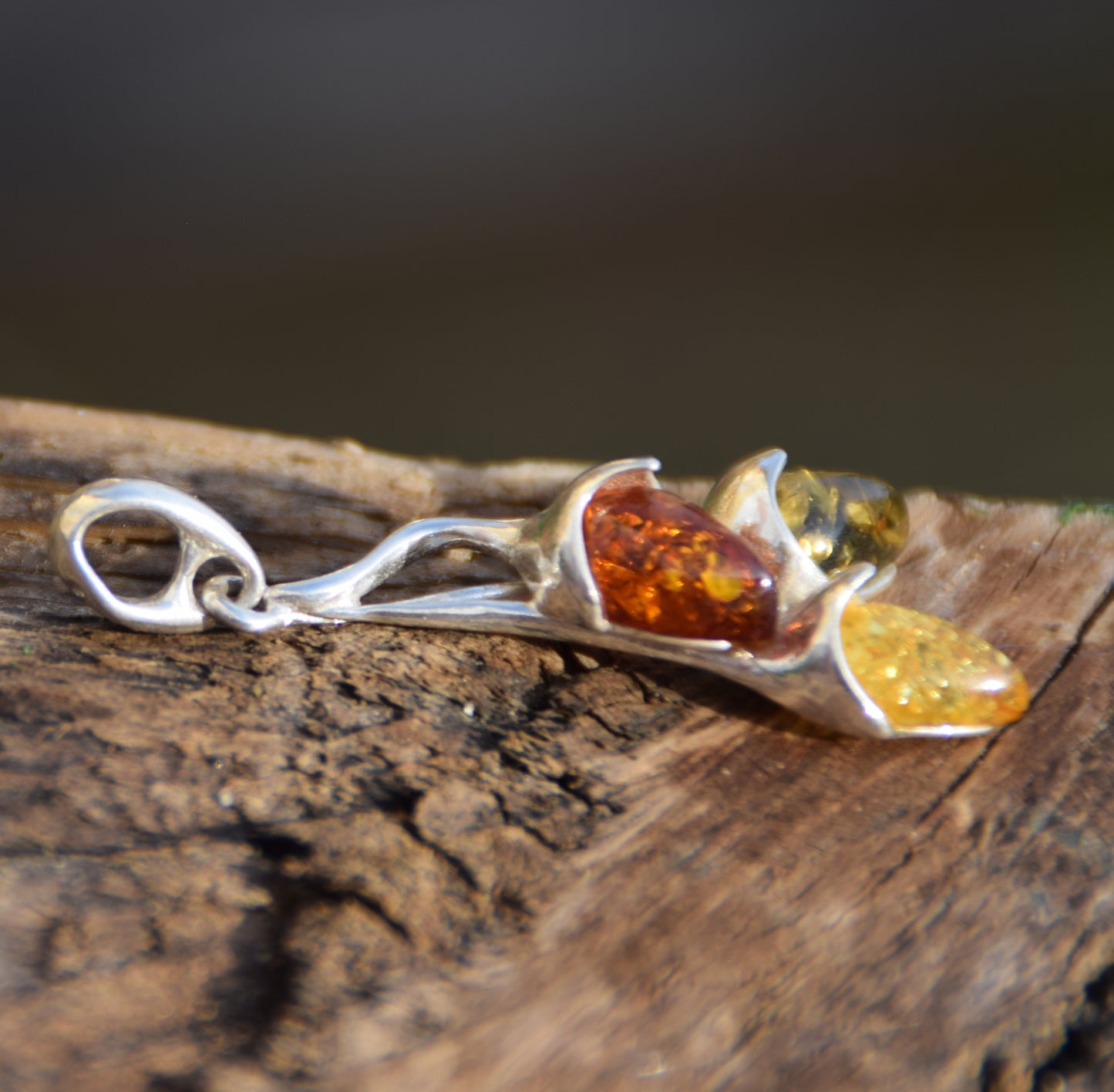 Luminous pendant with branch and natural Amber leaves in various shades, set in 925 Sterling Silver, MJ Baltica, BW309