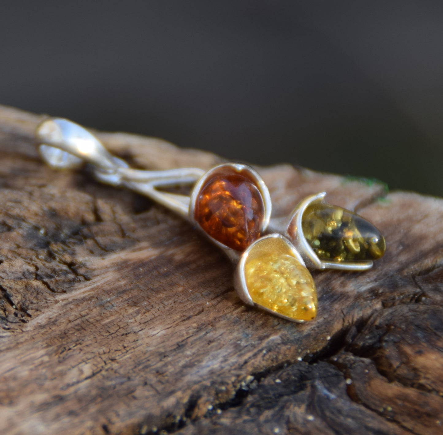 Luminous pendant with branch and natural Amber leaves in various shades, set in 925 Sterling Silver, MJ Baltica, BW309