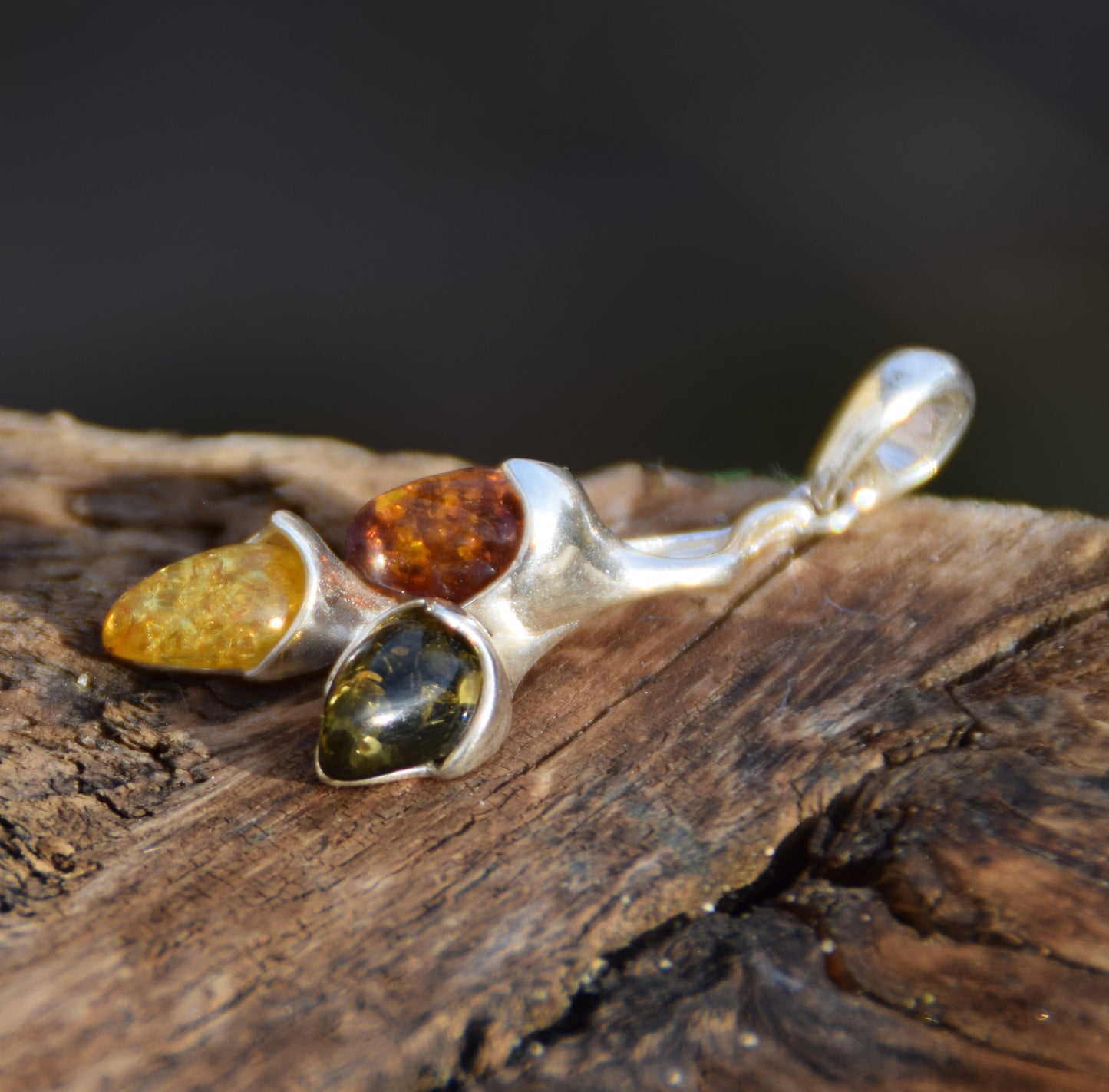 Luminous pendant with branch and natural Amber leaves in various shades, set in 925 Sterling Silver, MJ Baltica, BW309
