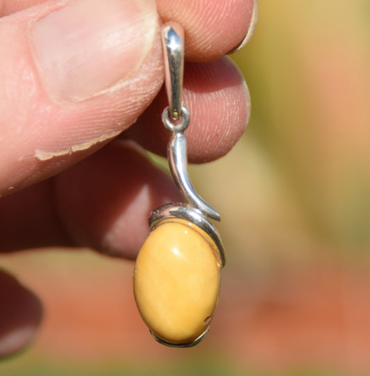 Delicate oval pendant in imperial natural Amber and 925 Silver, MJ Baltica, BW310