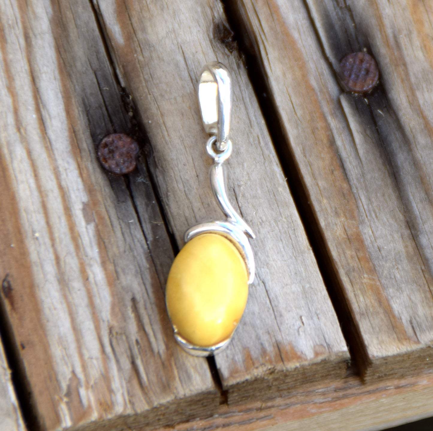 Delicate oval pendant in imperial natural Amber and 925 Silver, MJ Baltica, BW310