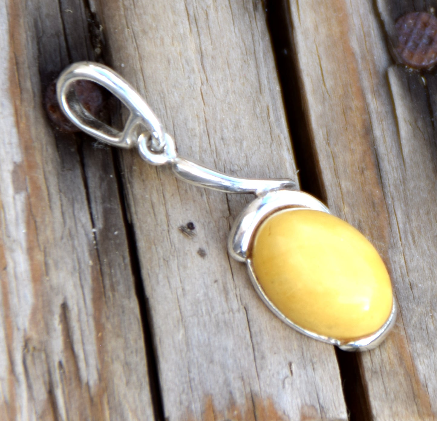 Delicate oval pendant in imperial natural Amber and 925 Silver, MJ Baltica, BW310