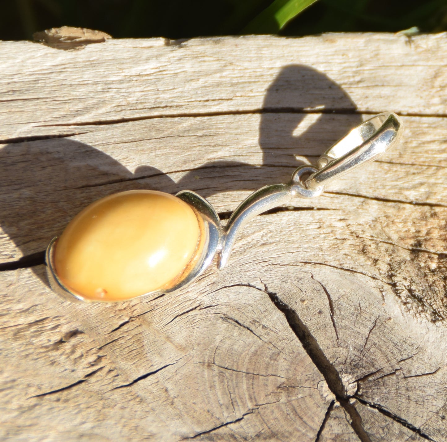Delicate oval pendant in imperial natural Amber and 925 Silver, MJ Baltica, BW310