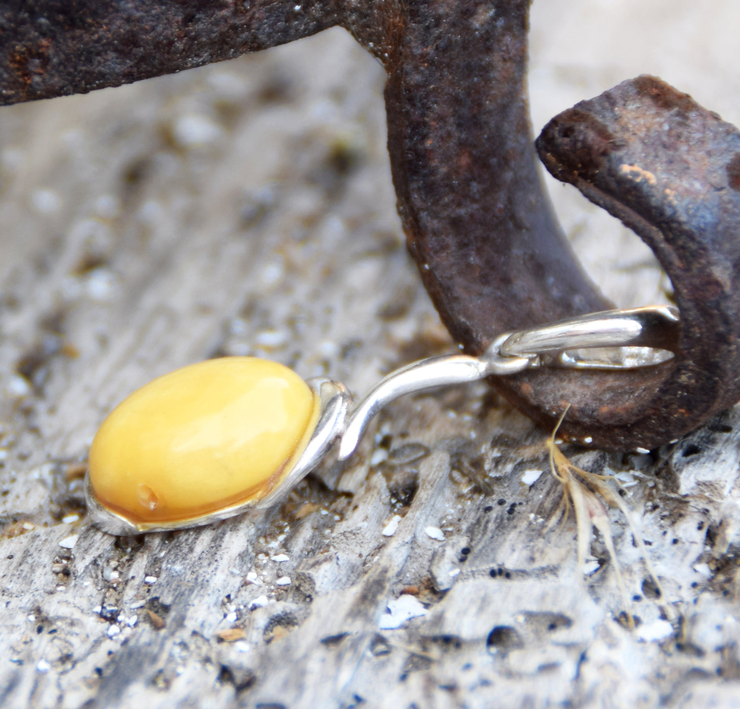 Delicate oval pendant in imperial natural Amber and 925 Silver, MJ Baltica, BW310