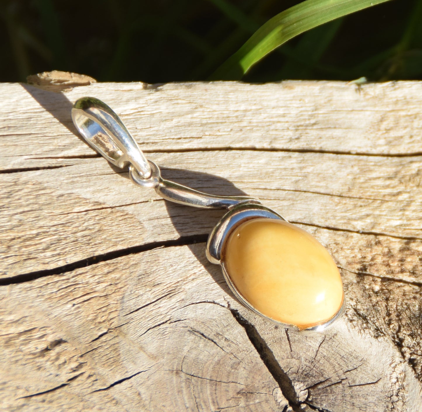 Delicate oval pendant in imperial natural Amber and 925 Silver, MJ Baltica, BW310
