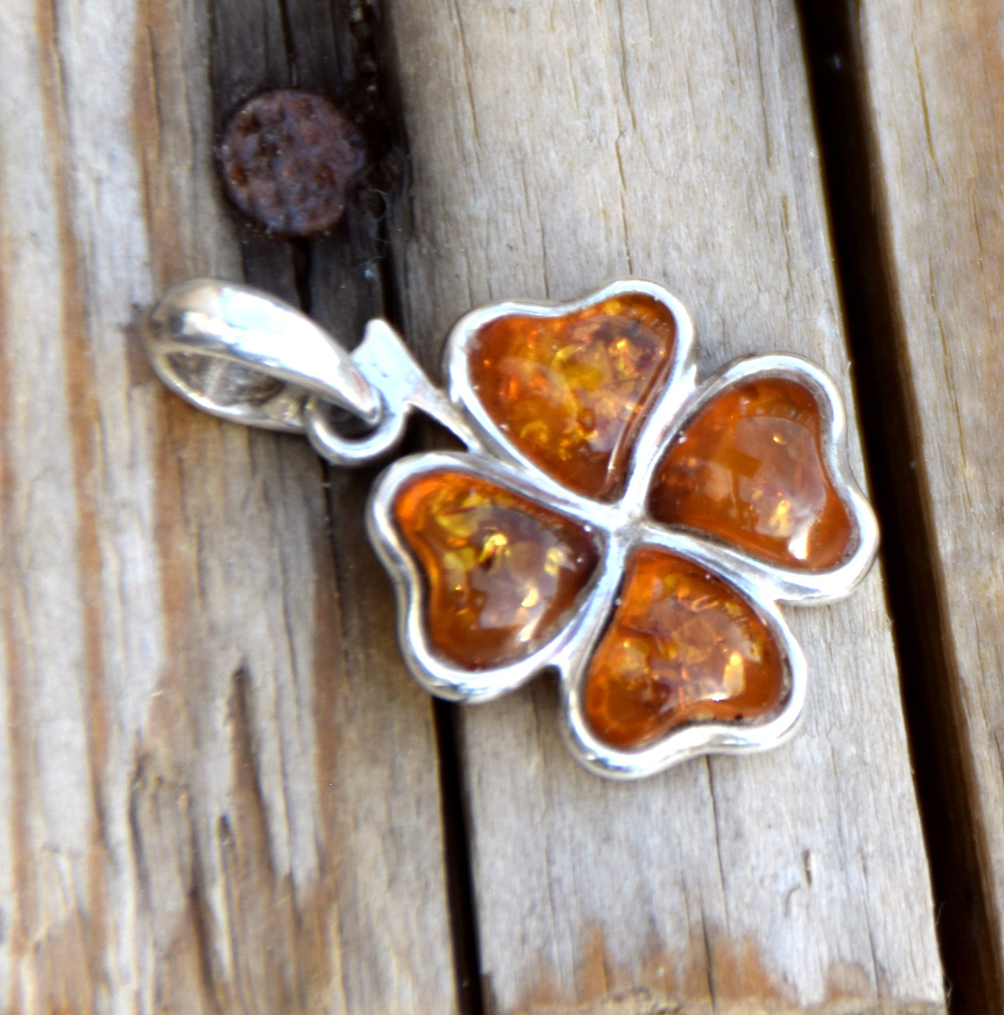 Bright pendant with a four-leaf clover of natural cognac-colored Amber leaves in Sterling Silver 925, MJ Baltica, BW313