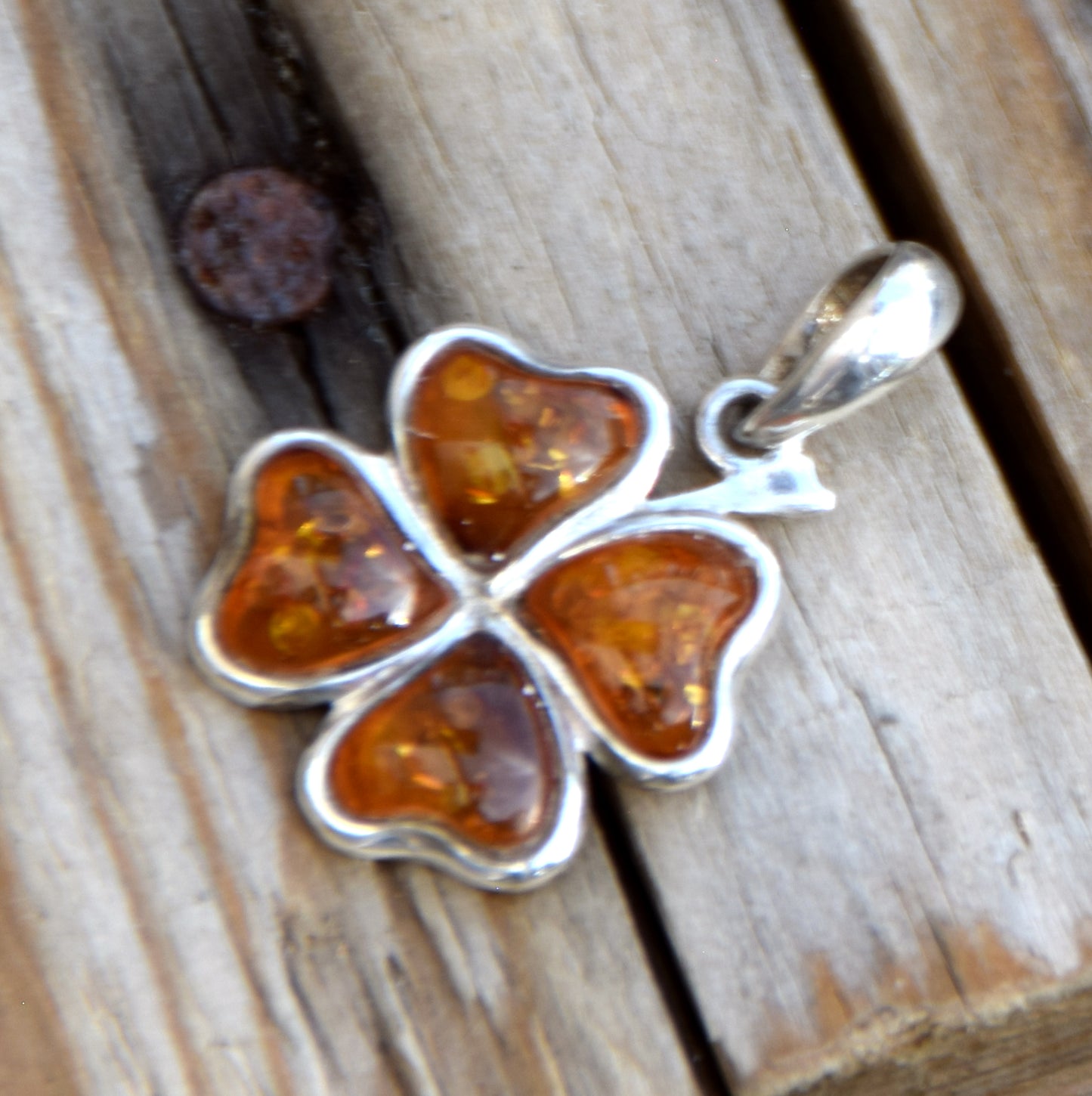 Bright pendant with a four-leaf clover of natural cognac-colored Amber leaves in Sterling Silver 925, MJ Baltica, BW313