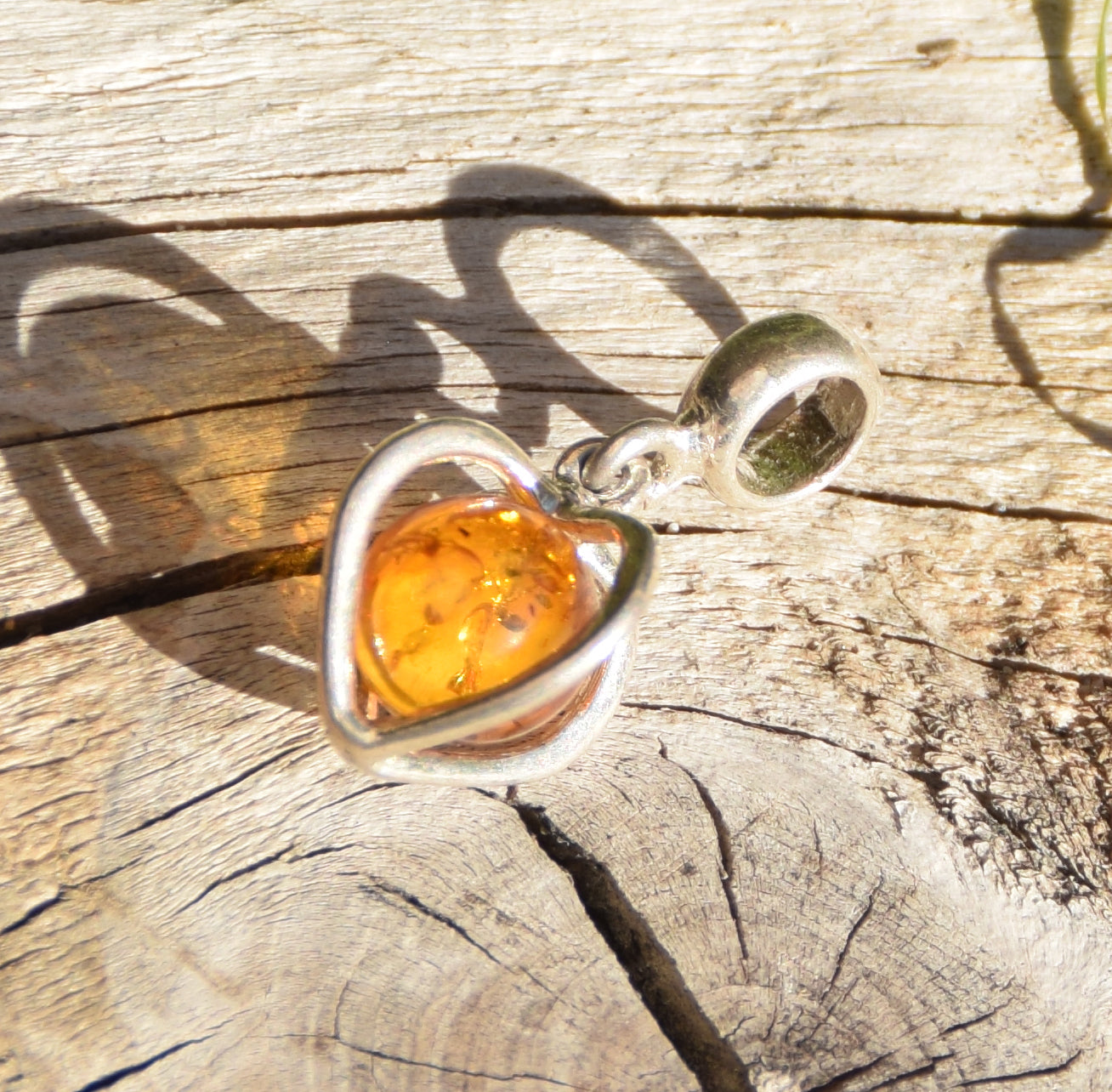 Delicate pendant with a cage-shaped heart in cognac-colored natural Amber and 925 Silver, MJ Baltica, BW318