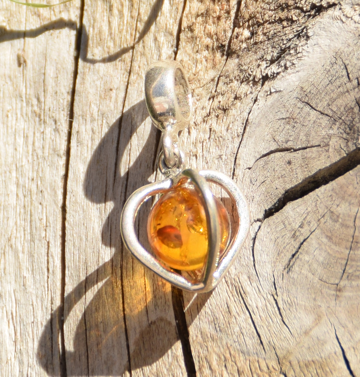 Delicate pendant with a cage-shaped heart in cognac-colored natural Amber and 925 Silver, MJ Baltica, BW318