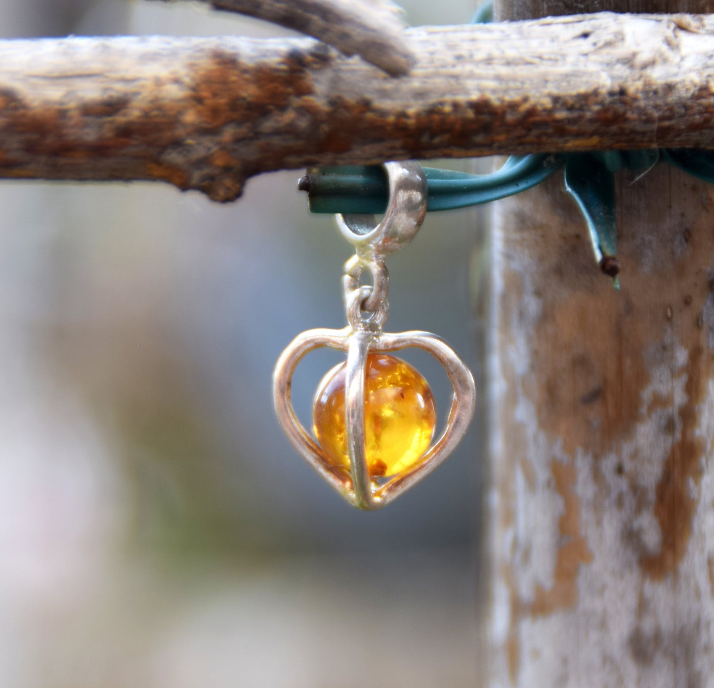 Delicate pendant with a cage-shaped heart in cognac-colored natural Amber and 925 Silver, MJ Baltica, BW318
