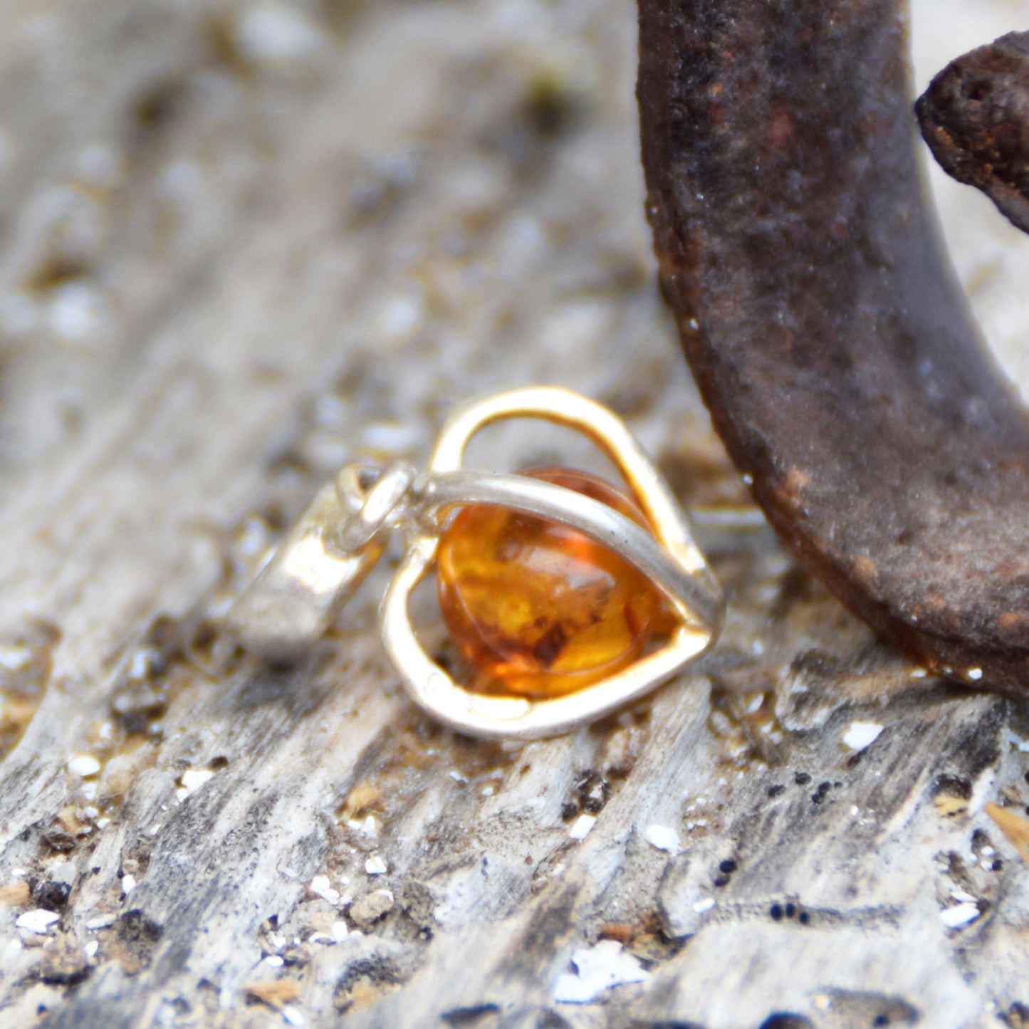 Delicate pendant with a cage-shaped heart in cognac-colored natural Amber and 925 Silver, MJ Baltica, BW318